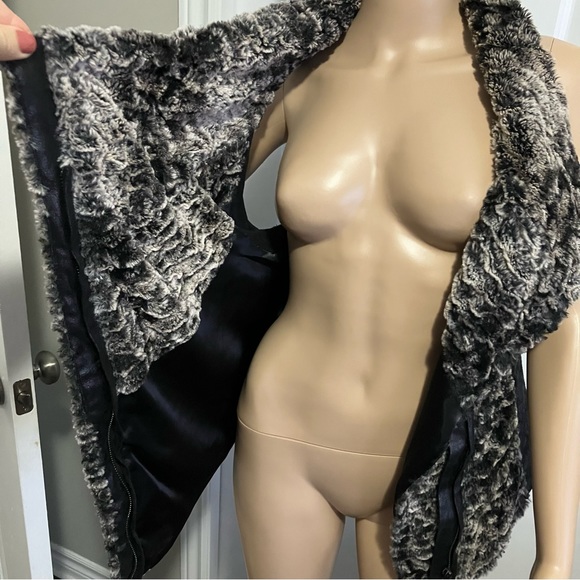 Dolce Cabo | Faux fur sleeveless vest - Picture 4 of 9